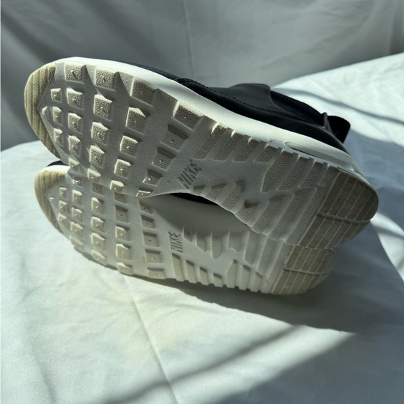 Today Sale ‼️ NIKE Black Slip-On Unisex Sneakers - Picture 3 of 9